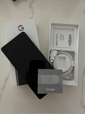 NWT- Google Pixel 7- Black with Gray Camera Bar Dual-Tone Smartphone